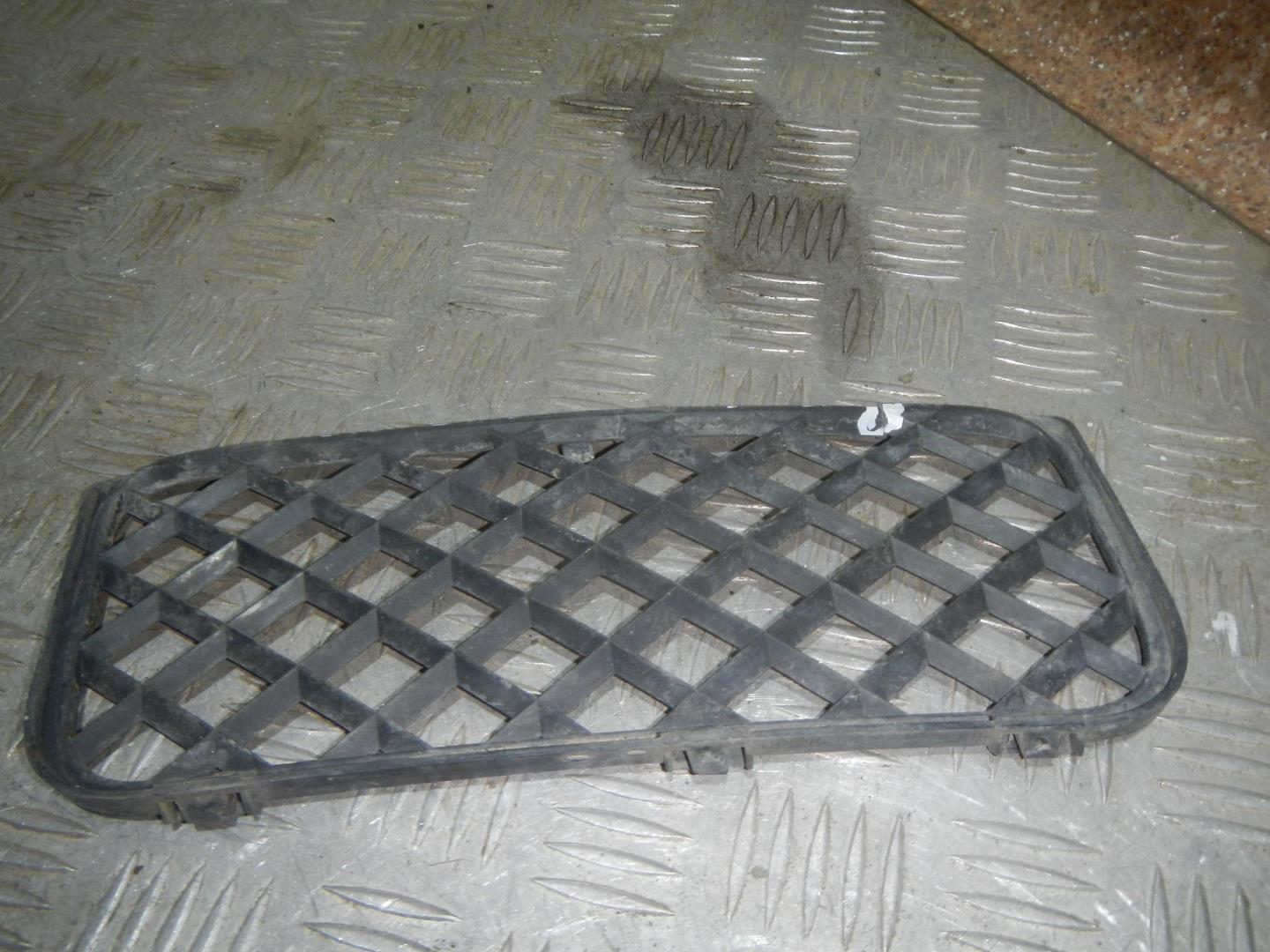 Решетка в бампер правая
