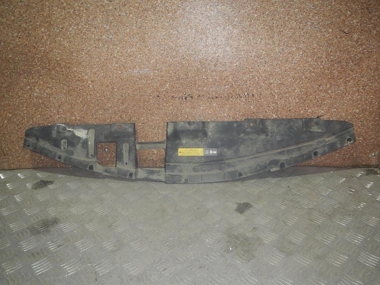 Кожух замка капота