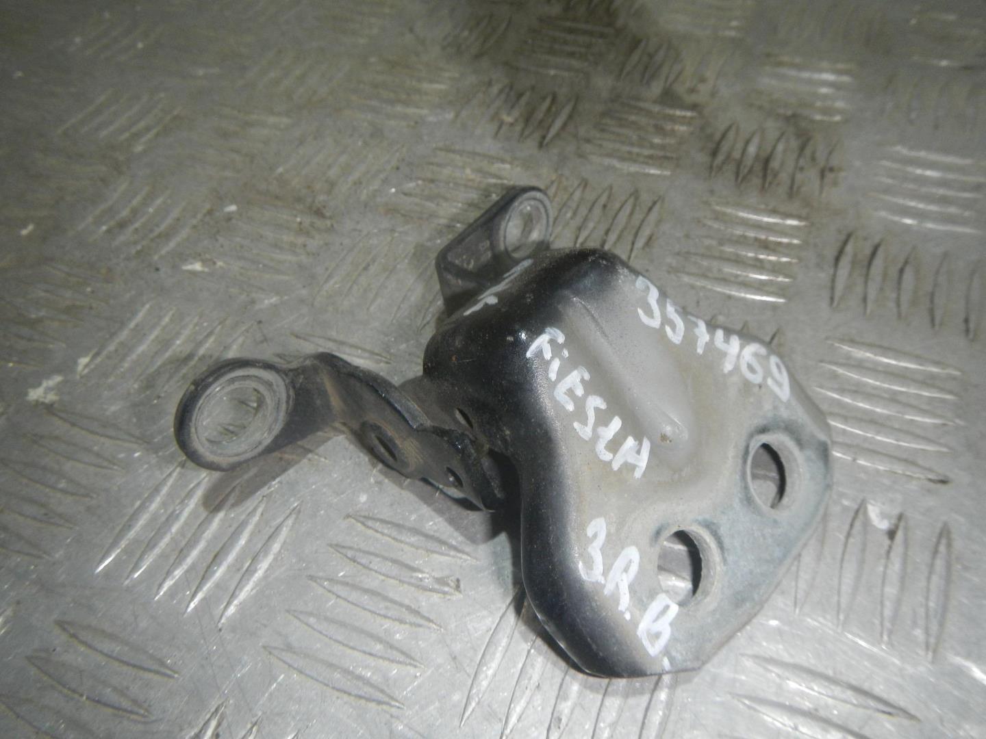 Петля двери задней правой верхняя