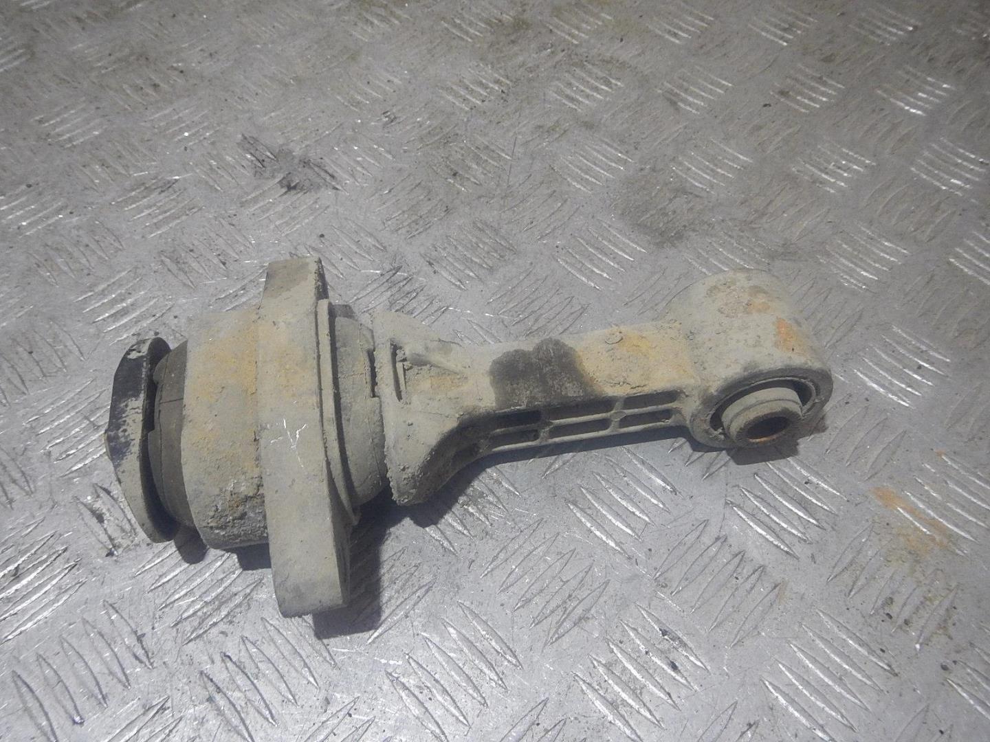 Опора двигателя задняя