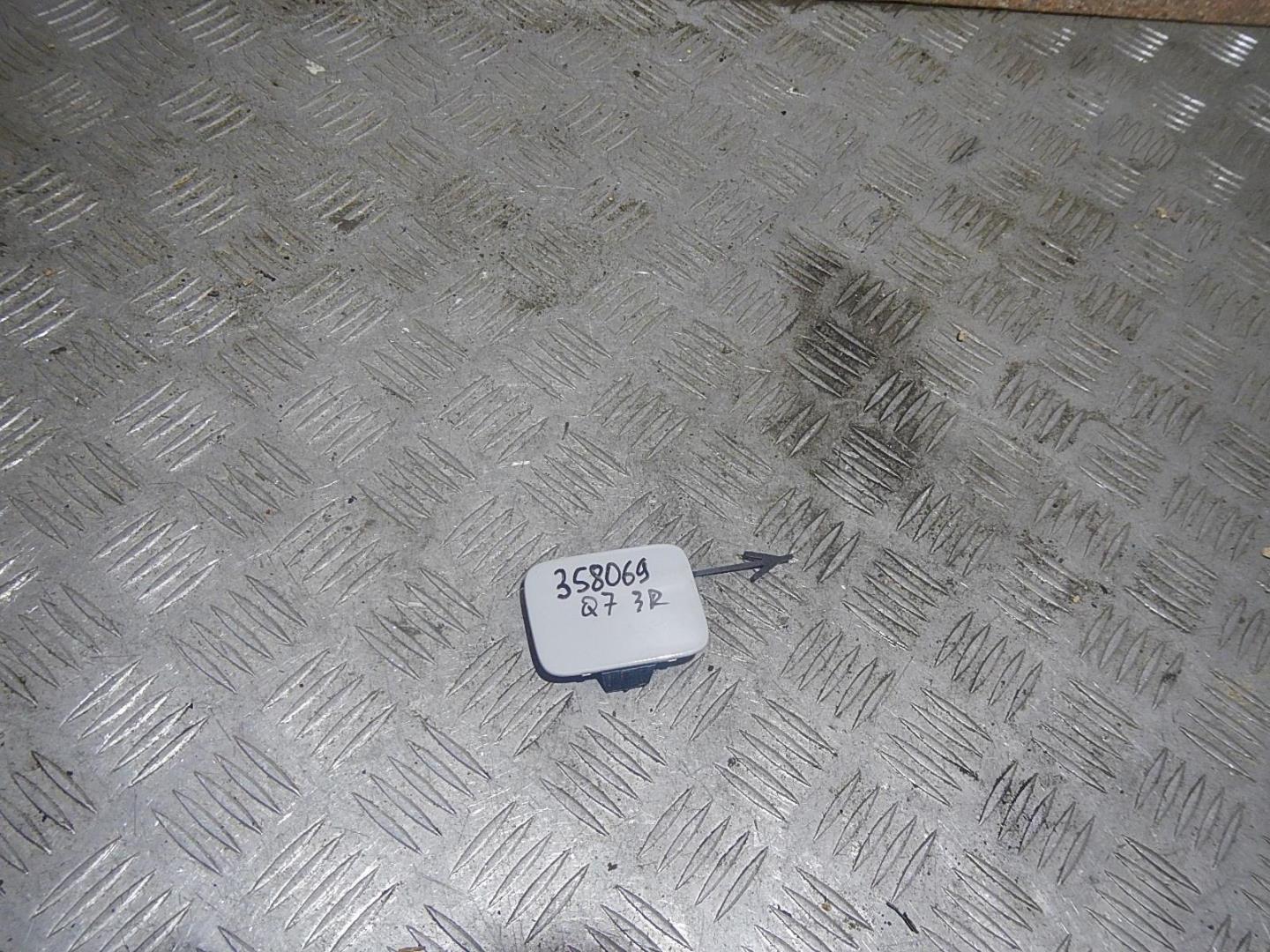 Заглушка буксировочного крюка