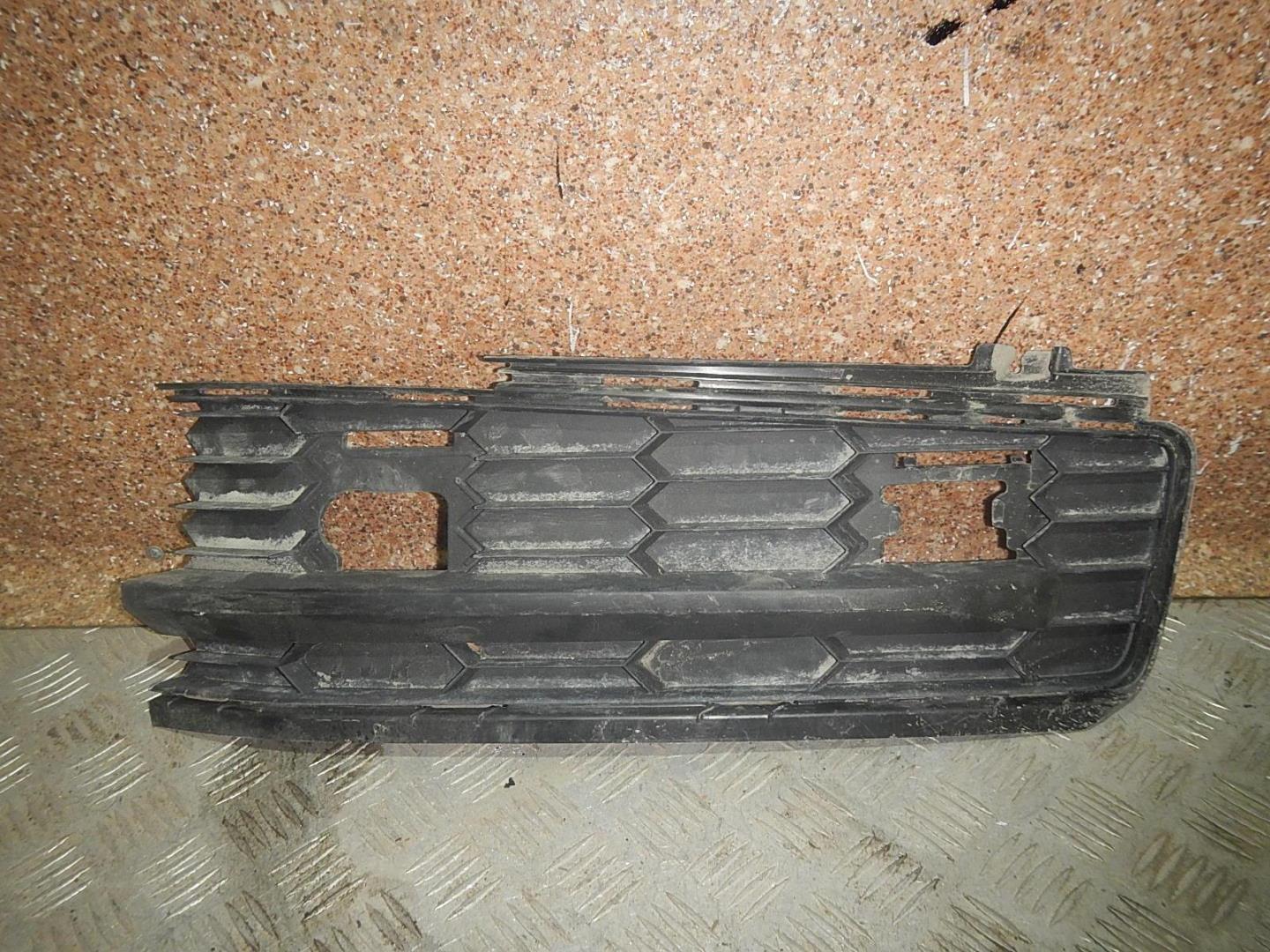 Решетка в бампер правая
