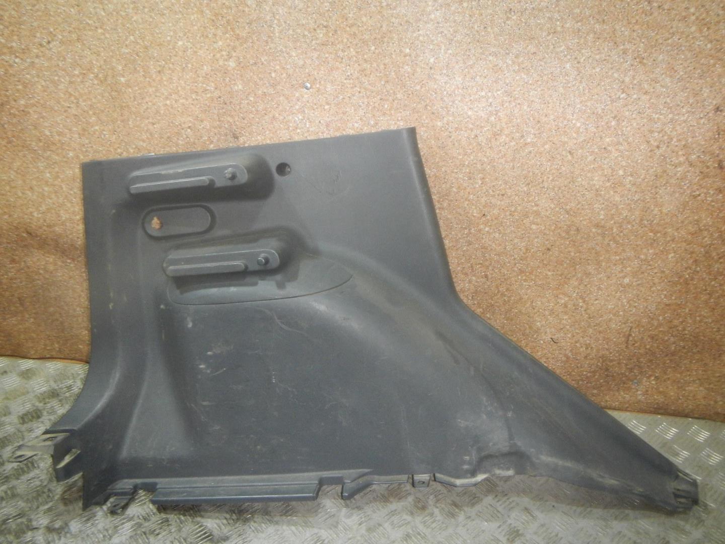 Обшивка багажника