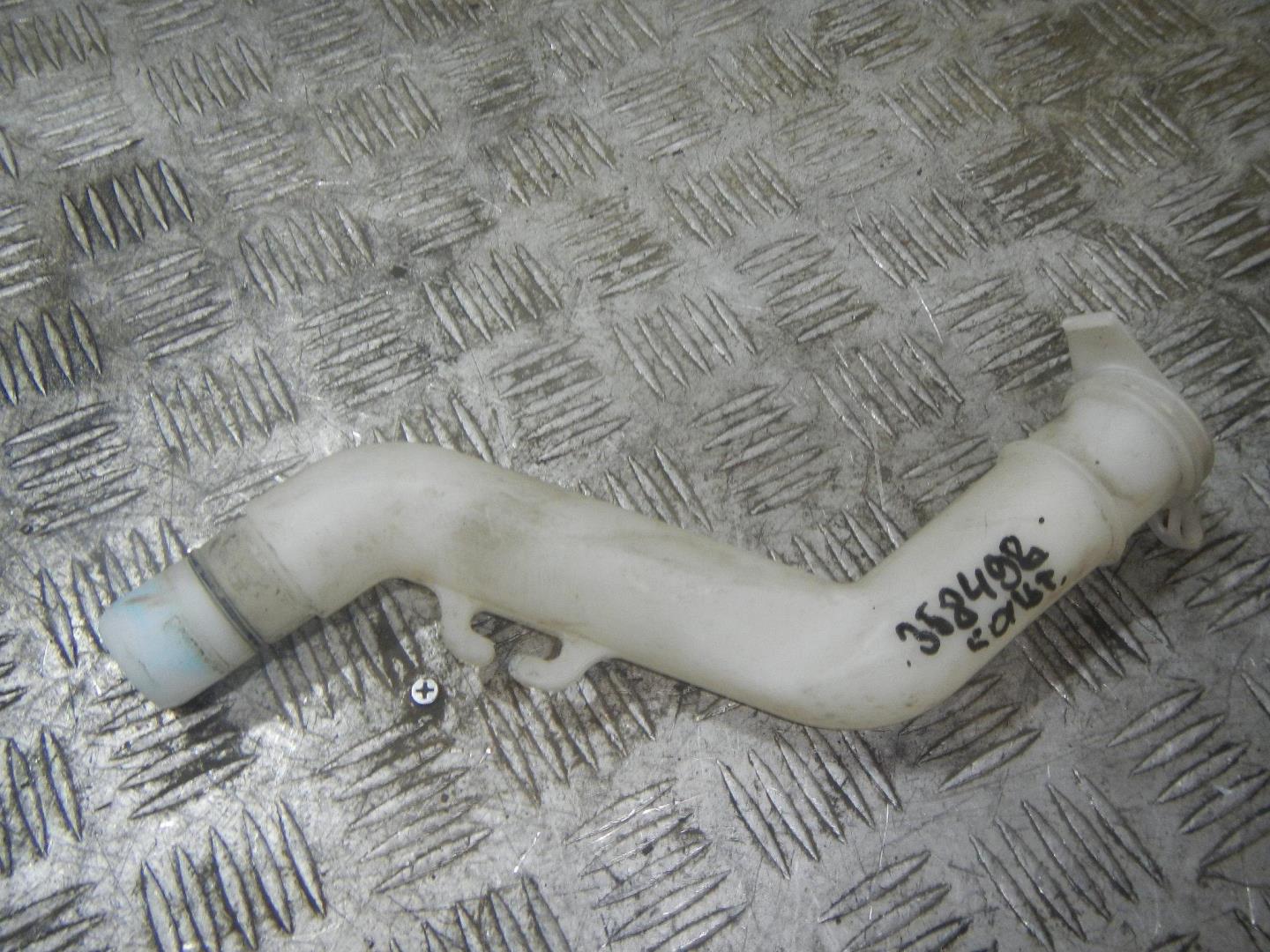 Горловина бачка омывателя