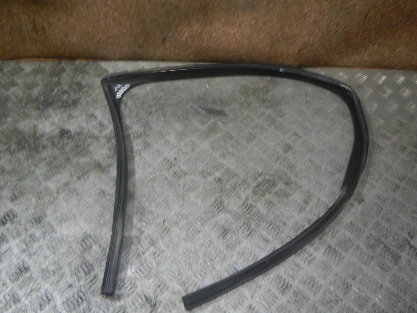 Уплотнитель стекла двери