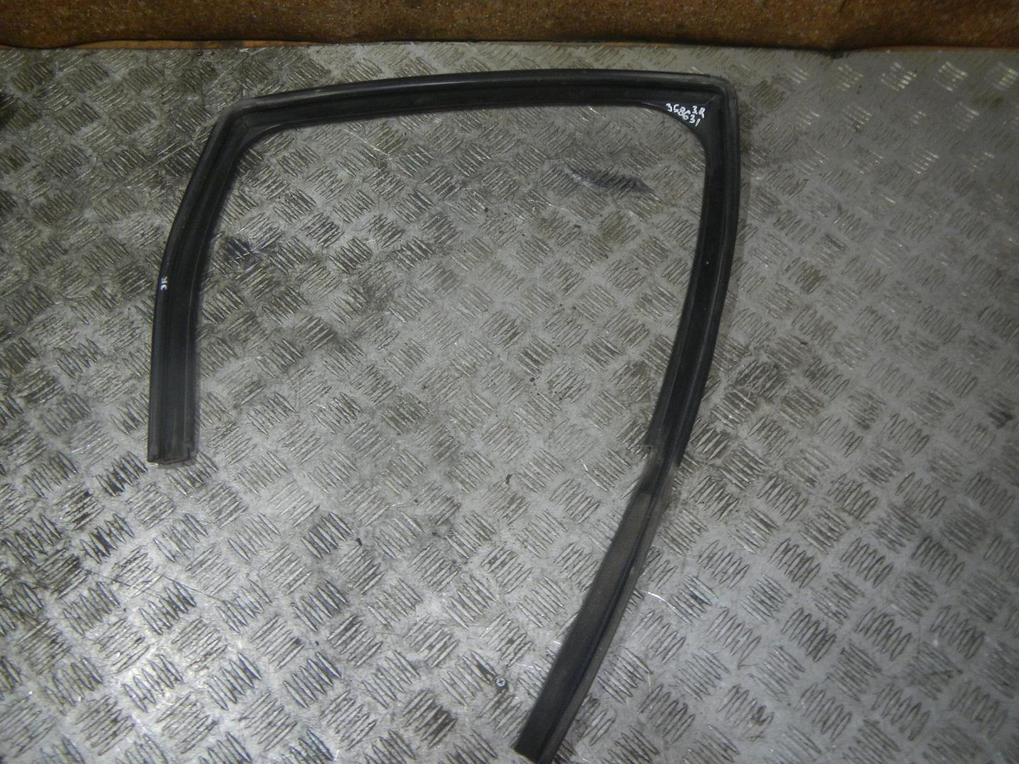 Уплотнитель стекла двери