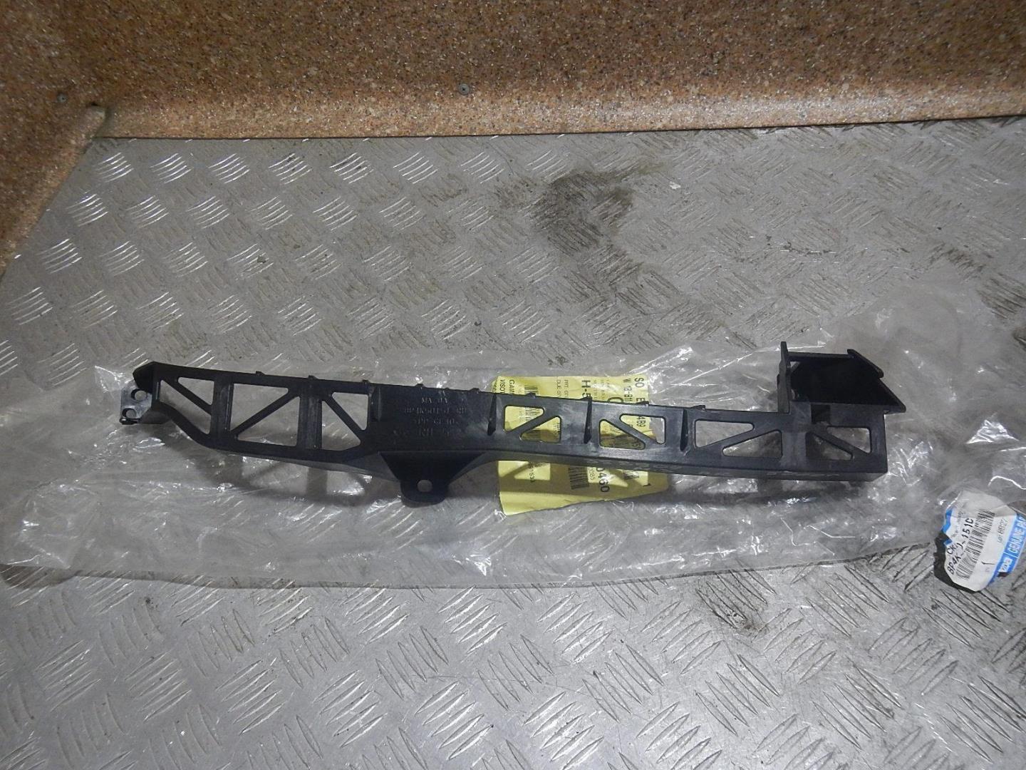 Кронштейн фар правый