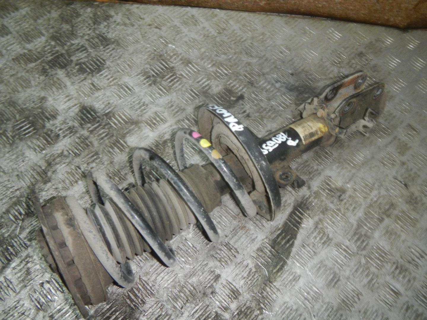 Амортизатор передний правый