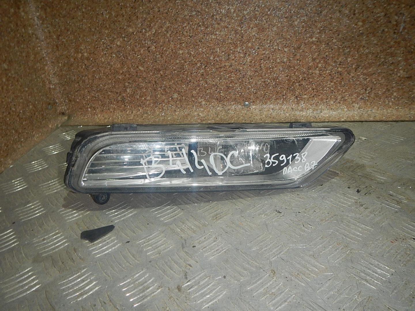 Фара противотуманная правая