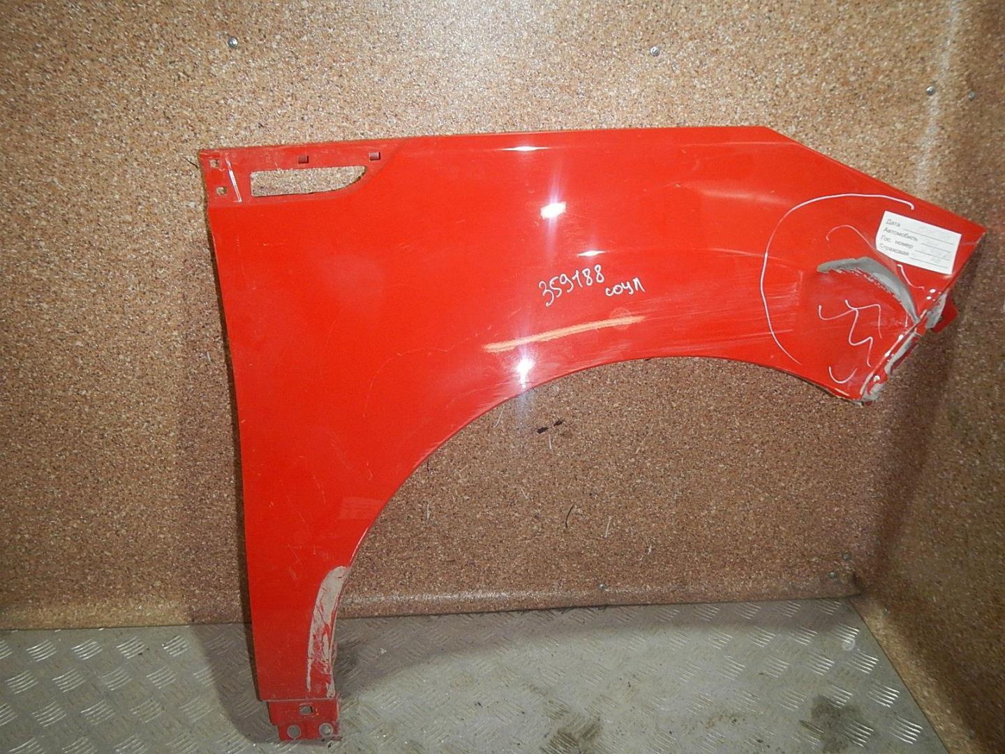 Крыло переднее правое