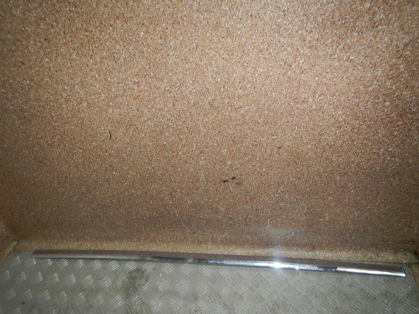 Молдинг задней правой двери