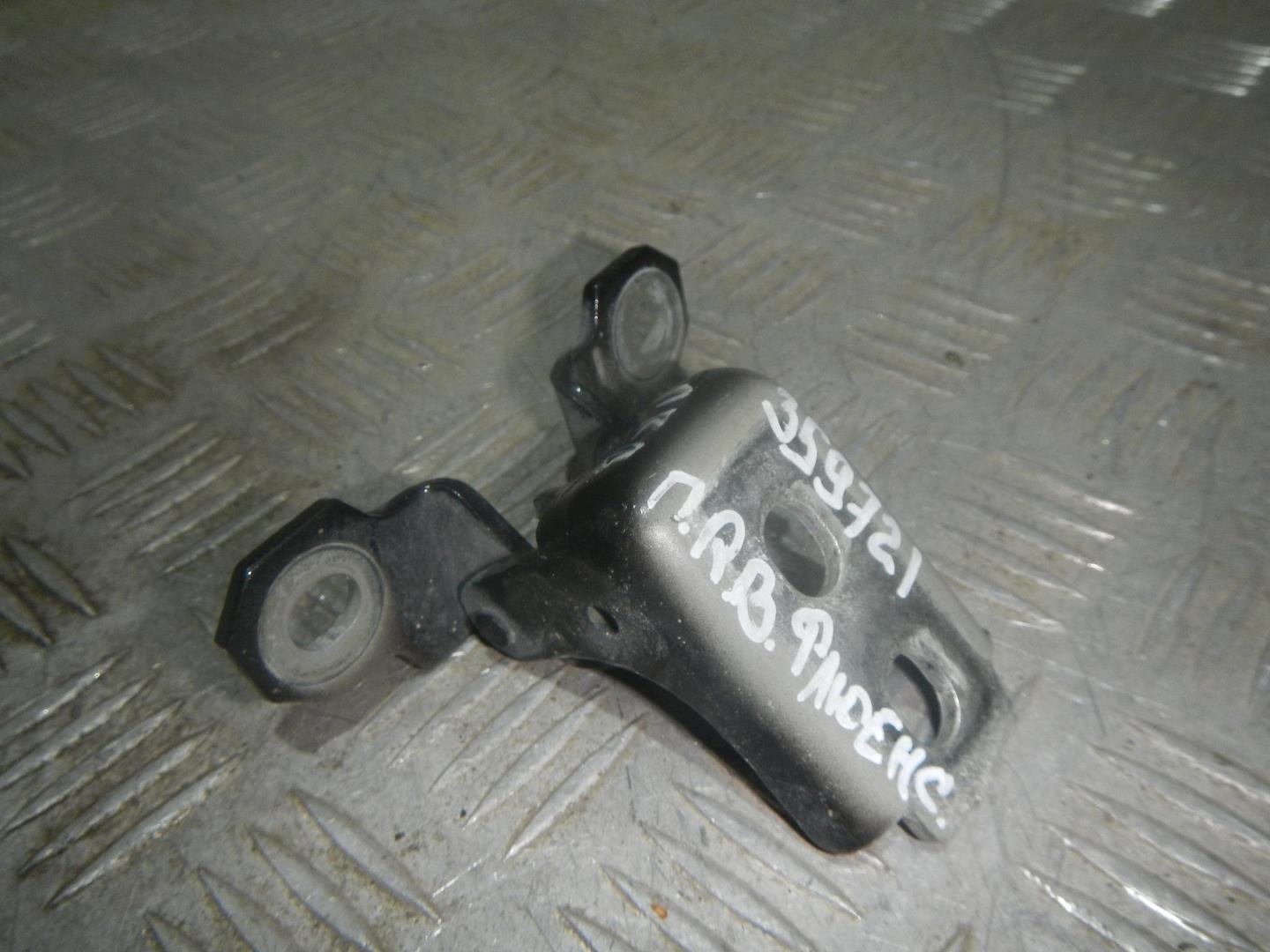 Петля двери передней правой верхняя