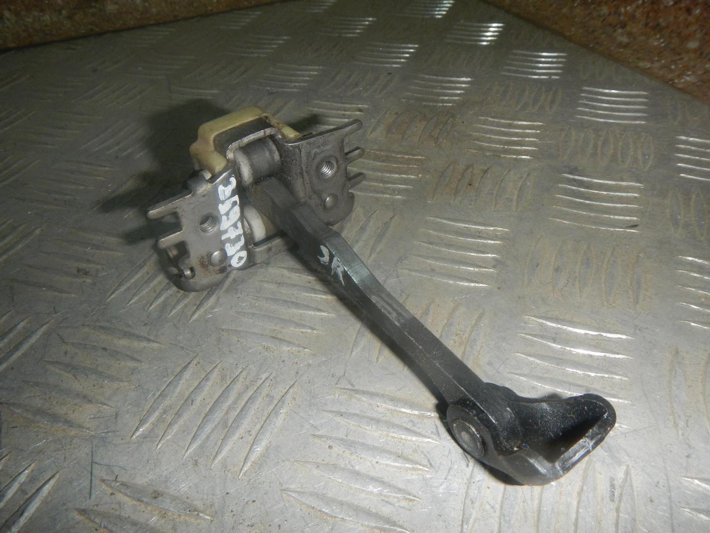 Ограничитель двери