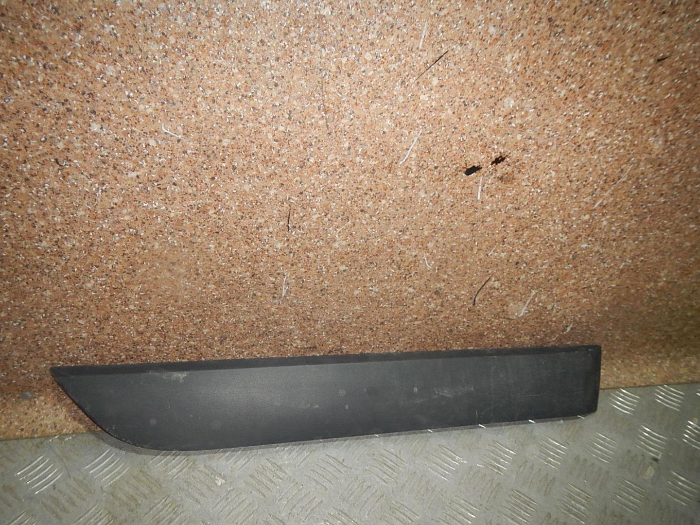 Молдинг задней правой двери