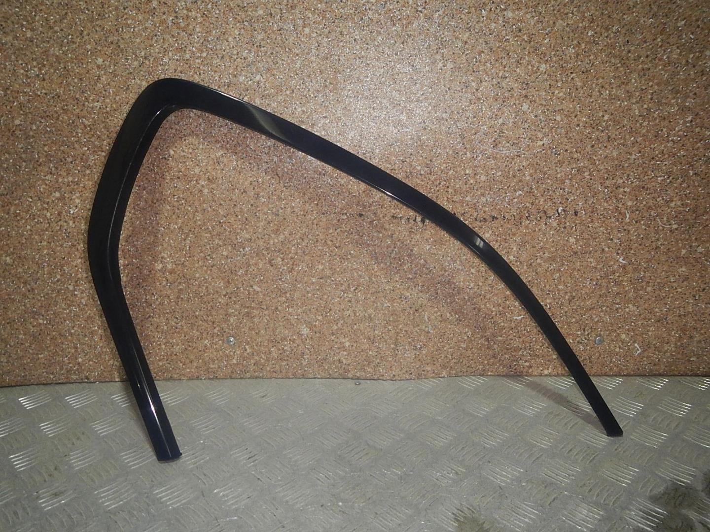 Накладка стекла заднего правого