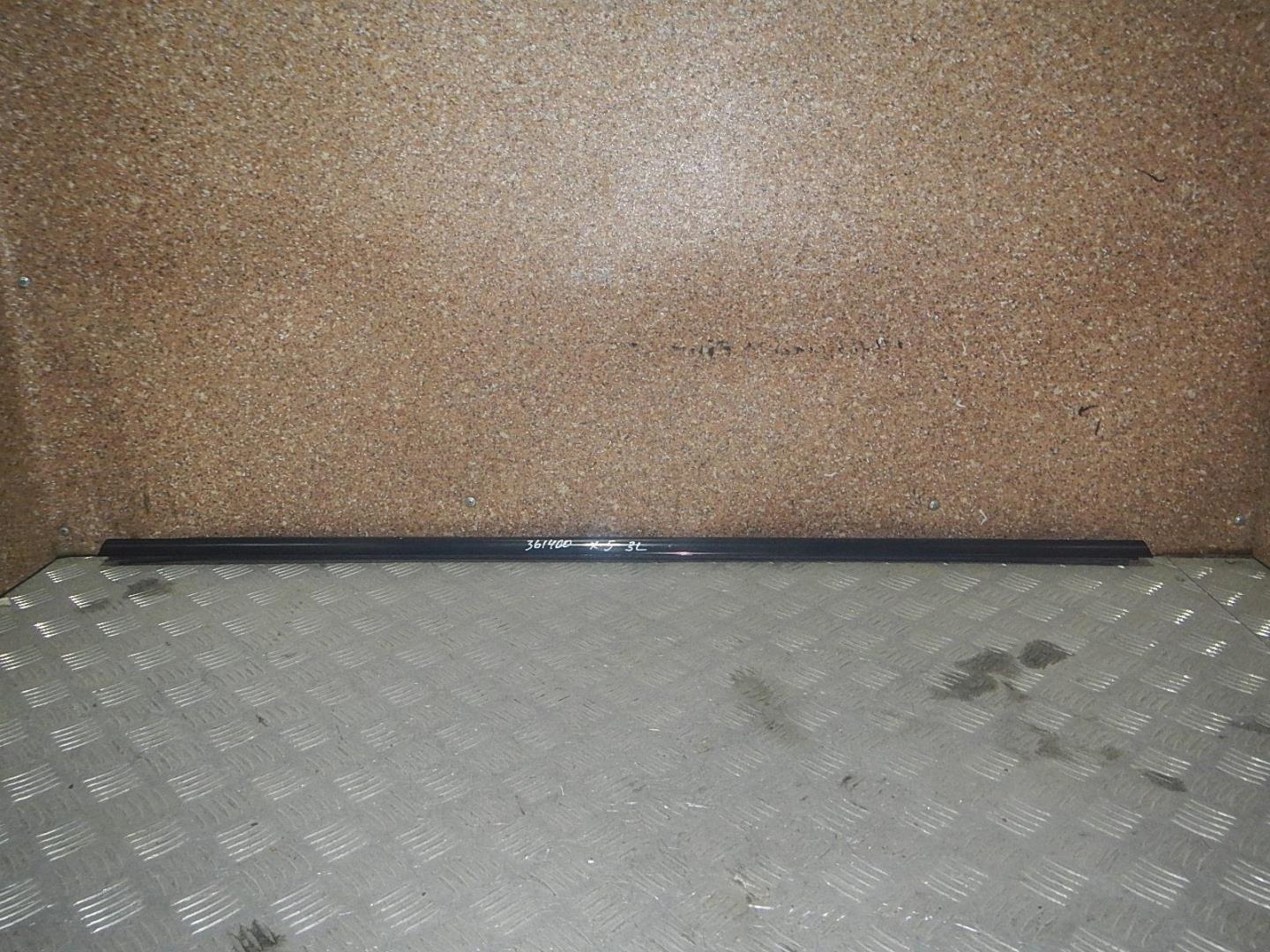 Накладка стекла заднего левого