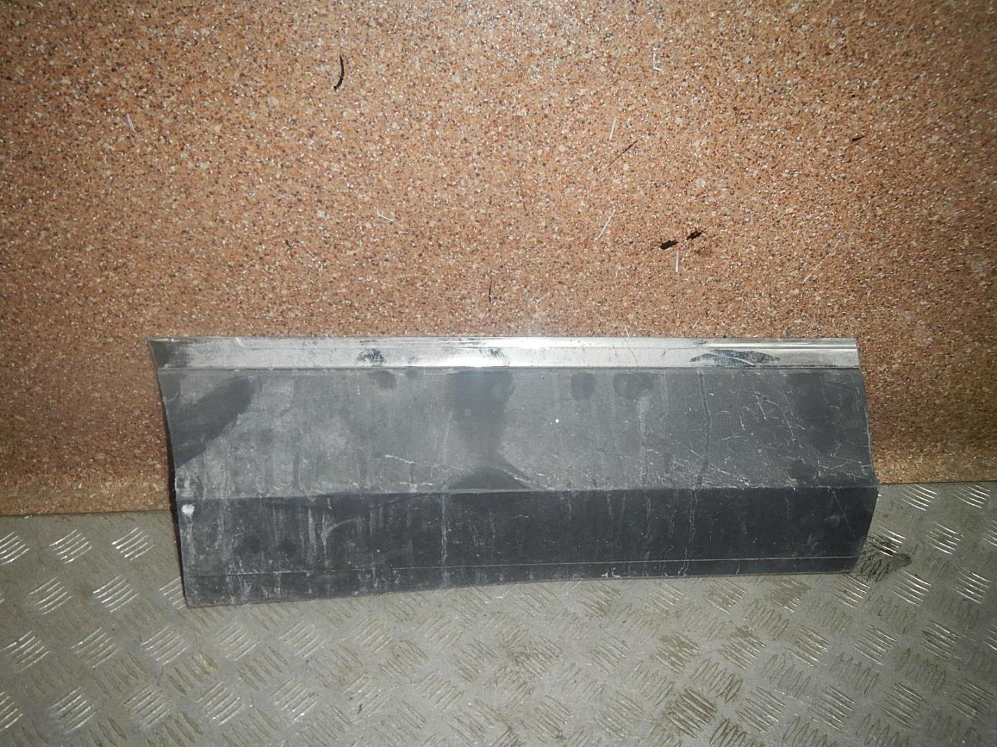 Молдинг задней правой двери