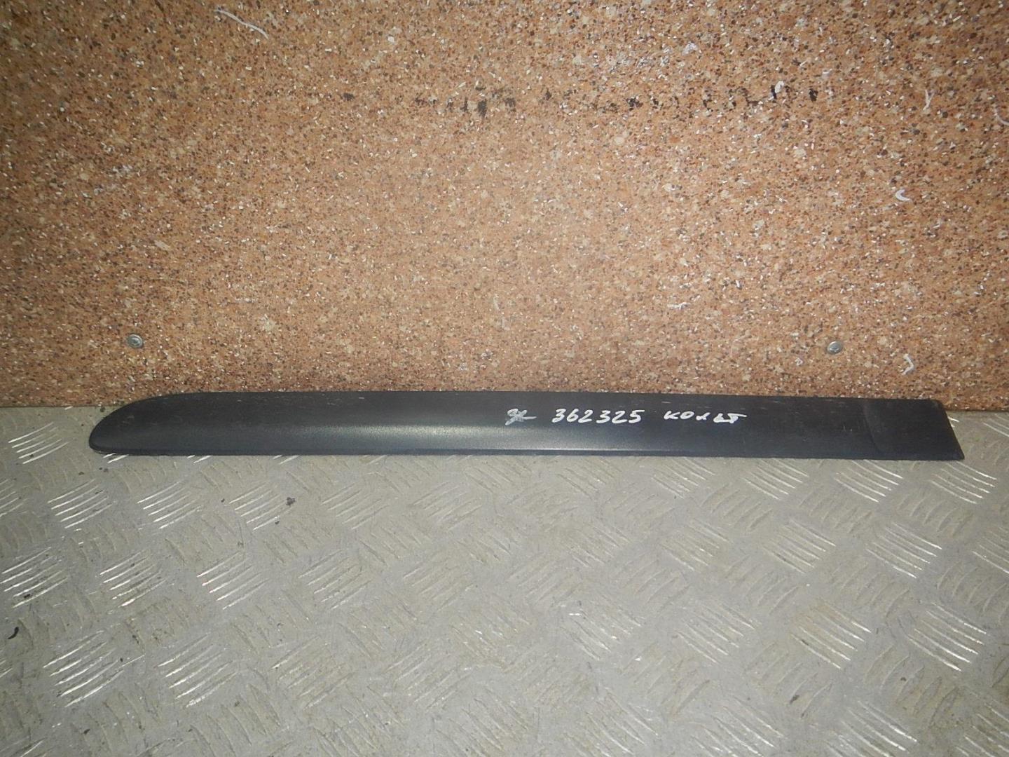 Молдинг задней левой двери