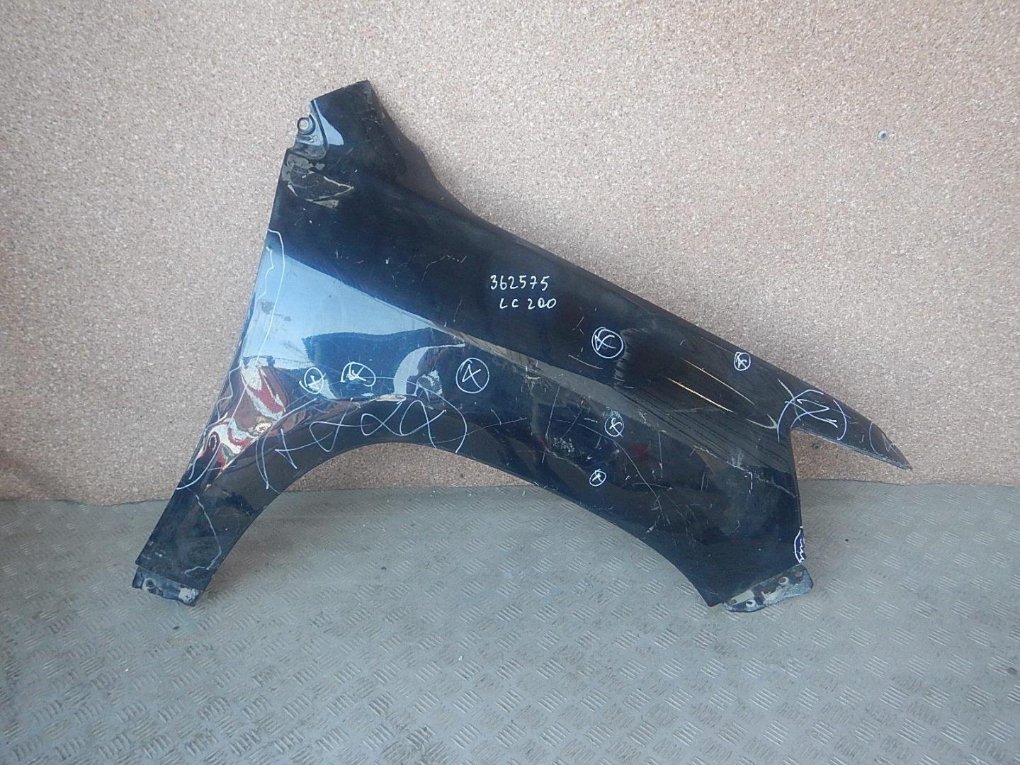 Крыло переднее правое