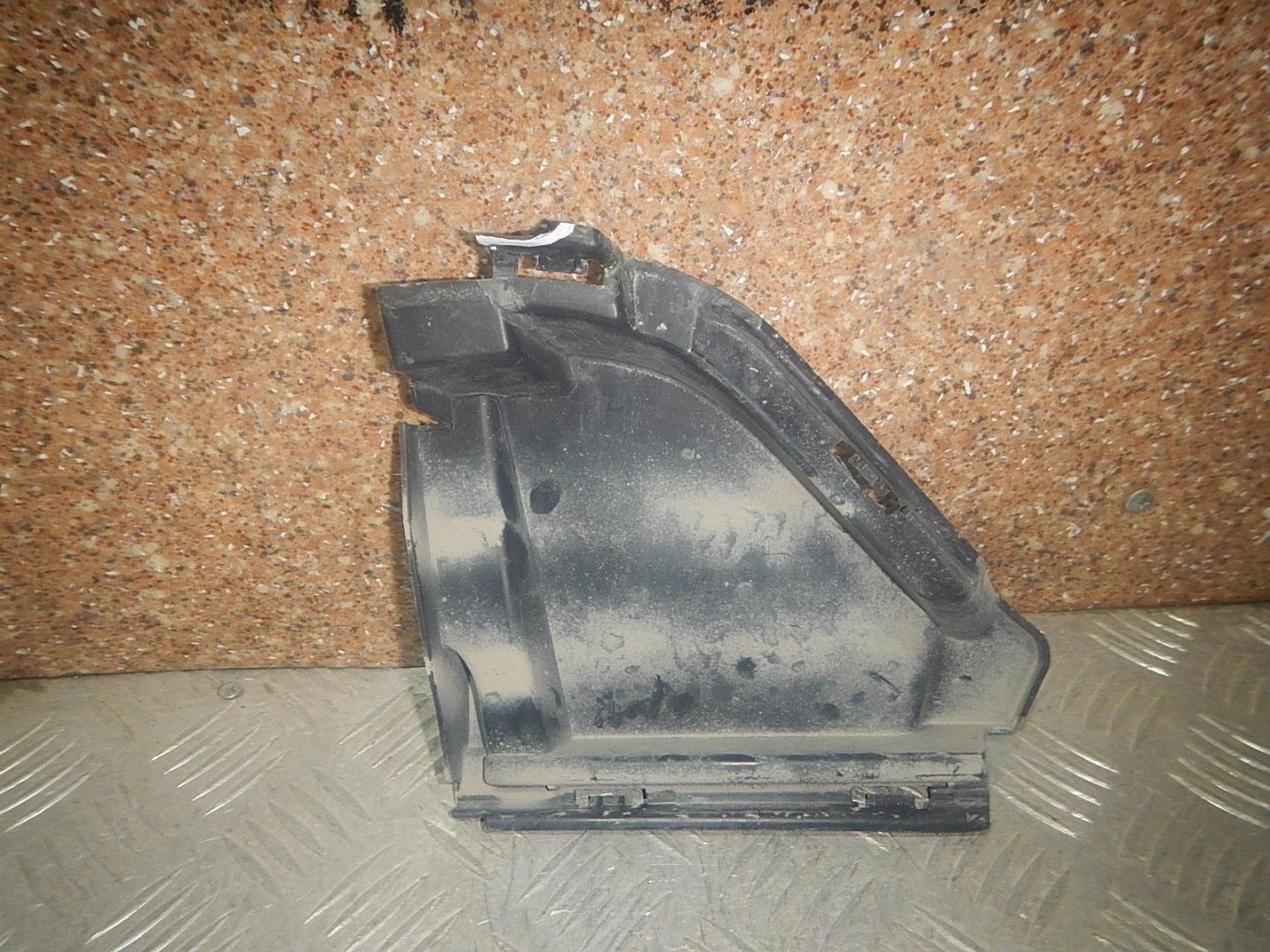 Воздуховод радиатора правый