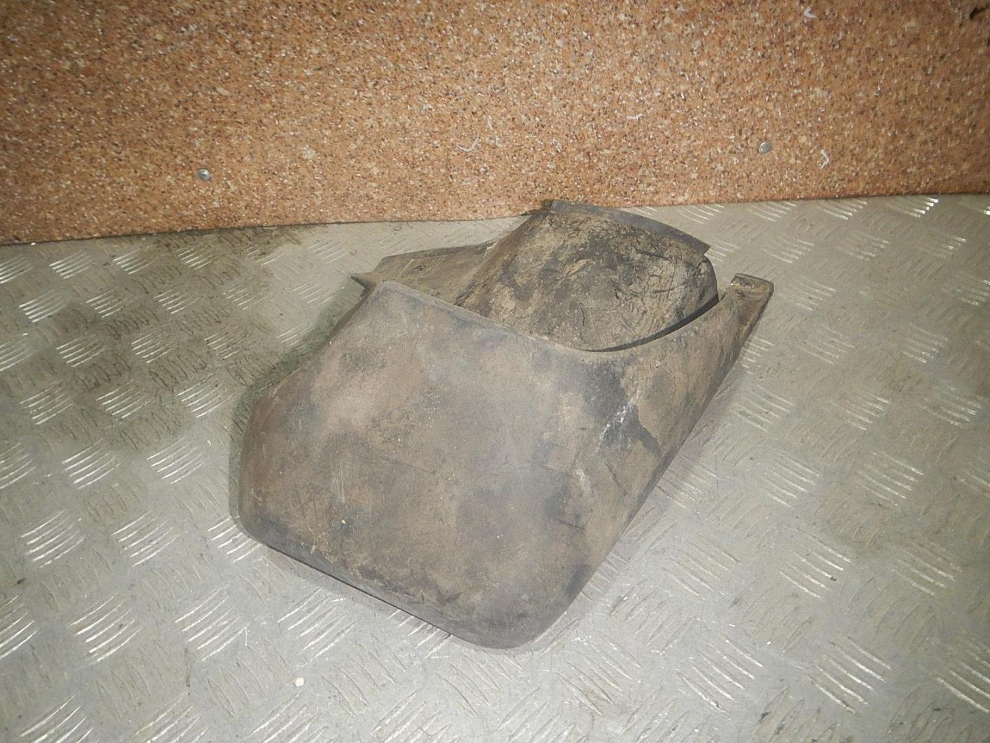 Брызговик задний правый