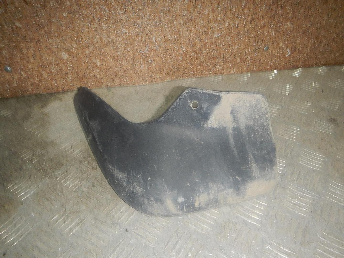 Брызговик задний левый