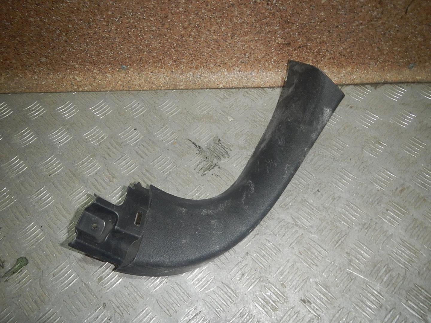 Обшивка двери багажника