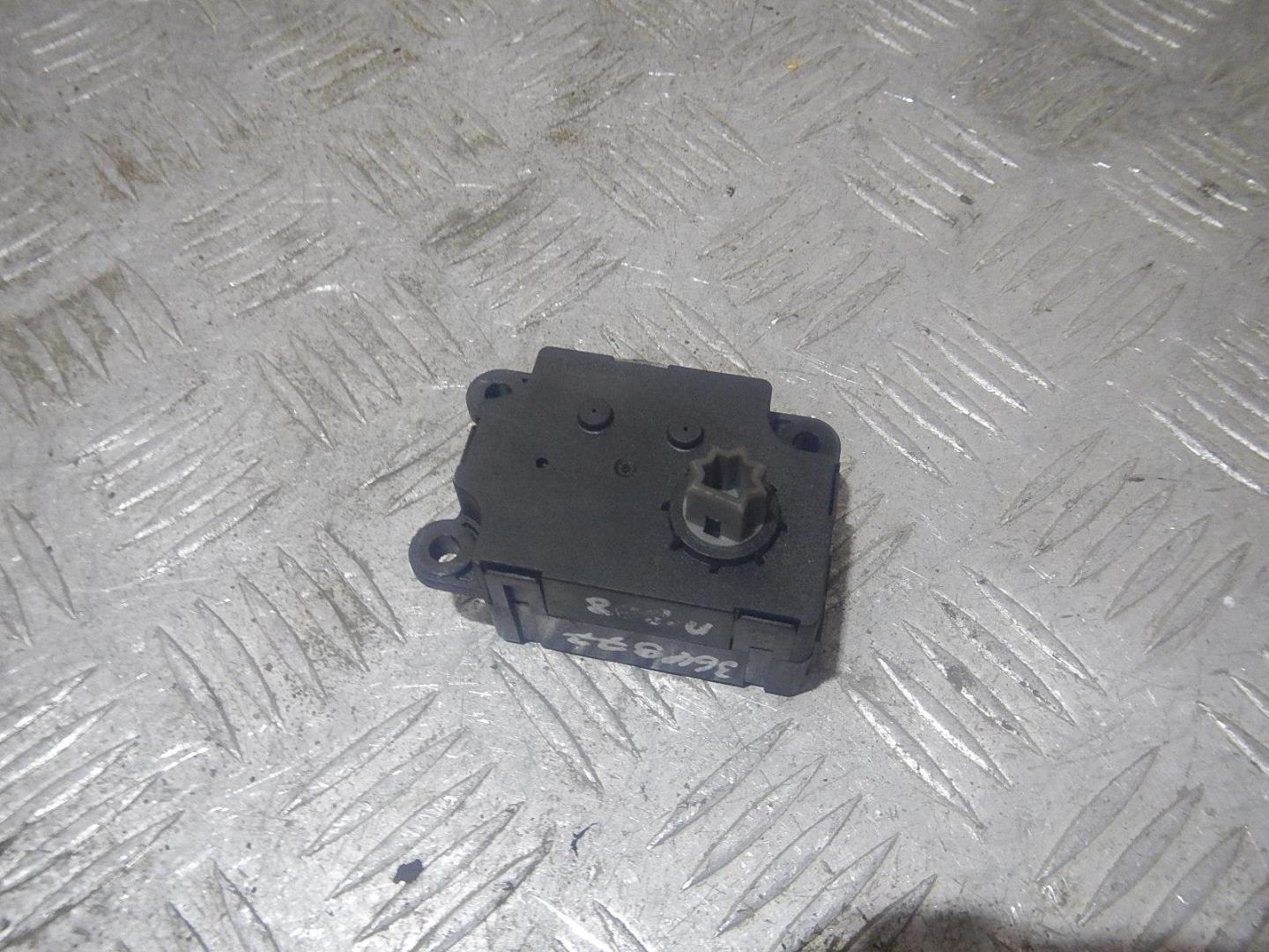 Моторчик заслонки печки