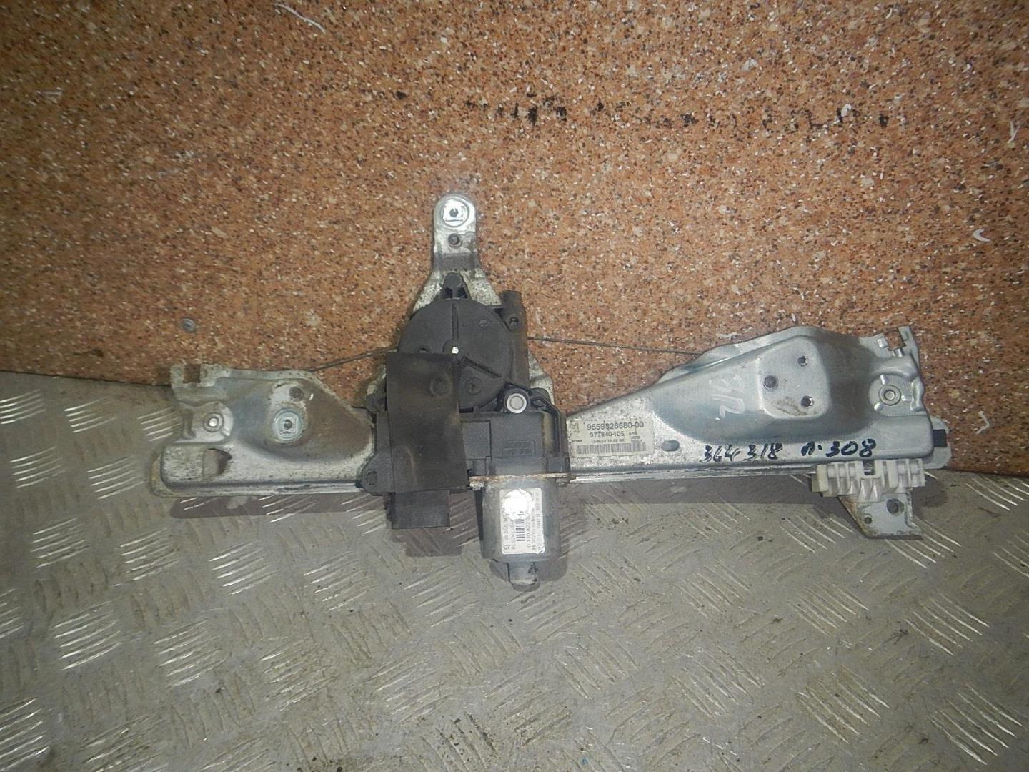 Стеклоподъемник электр. задний правый