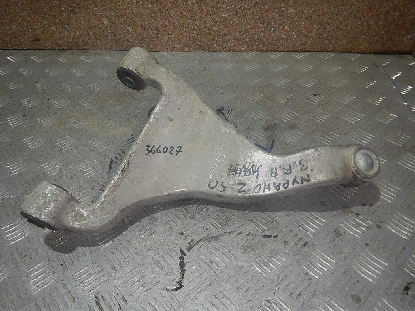 Рычаг задний верхний правый