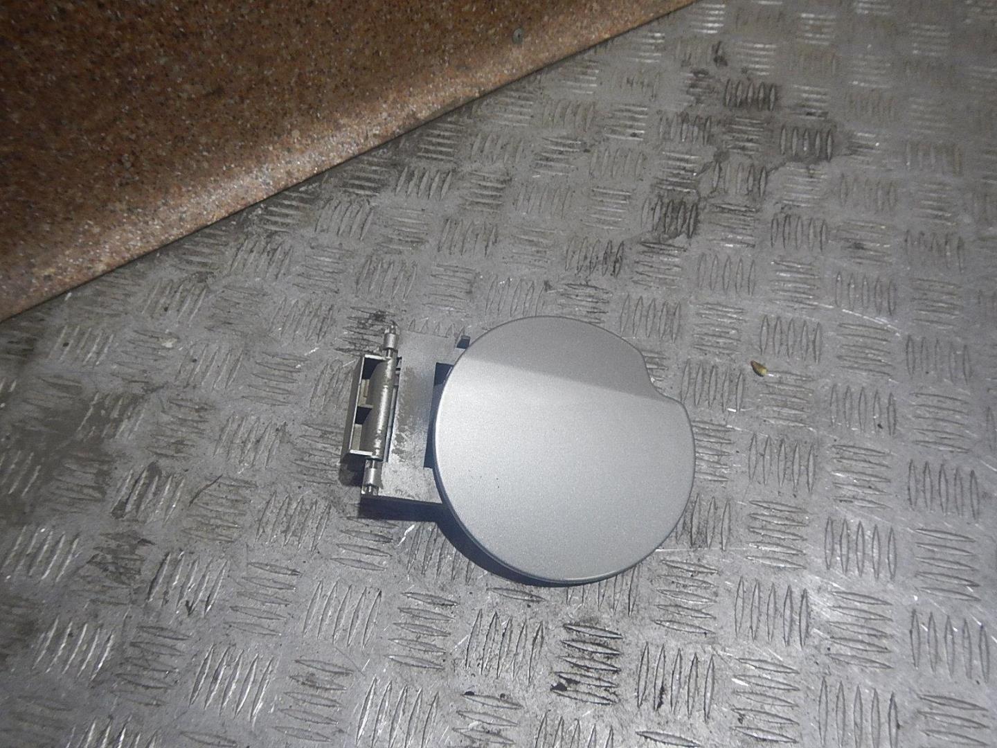 Лючок бензобака