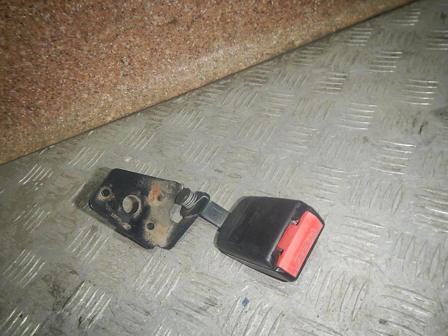 Ответная часть ремня безопасности