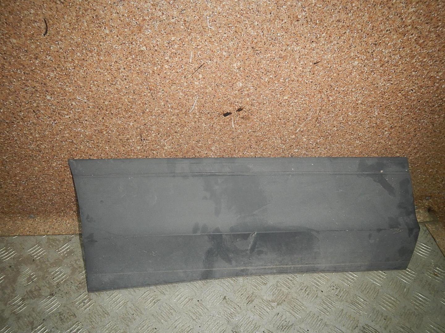 Молдинг задней правой двери