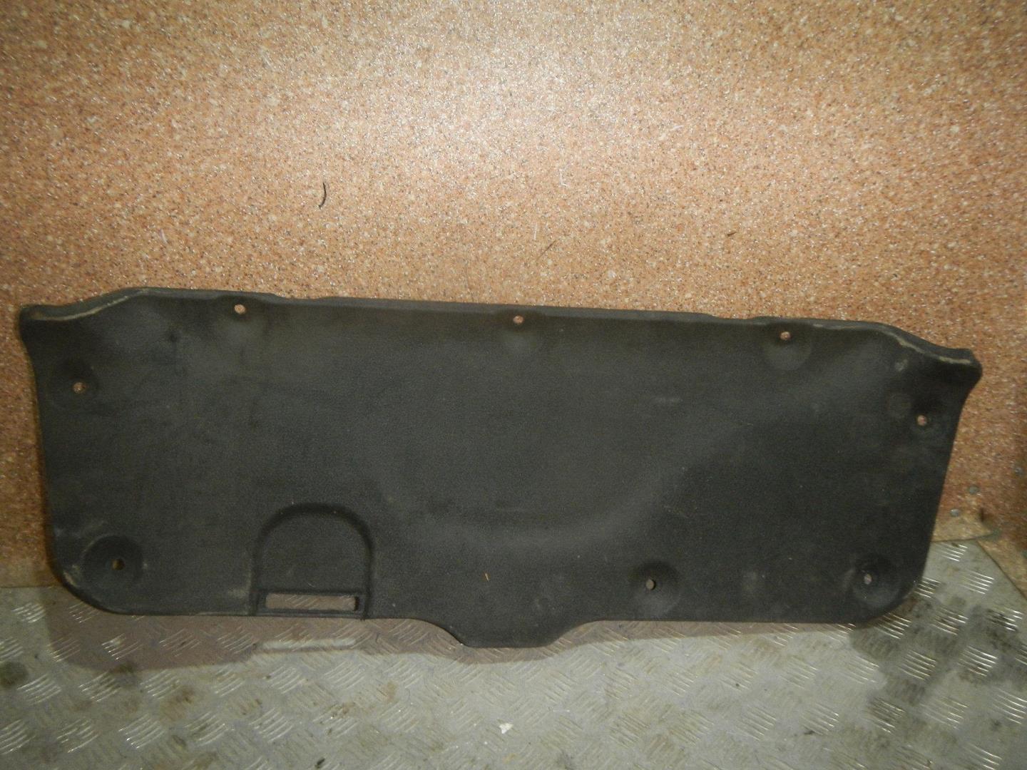 Обшивка крышки багажника