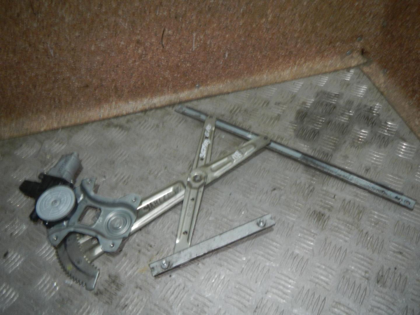 Стеклоподъемник электр. передний правый