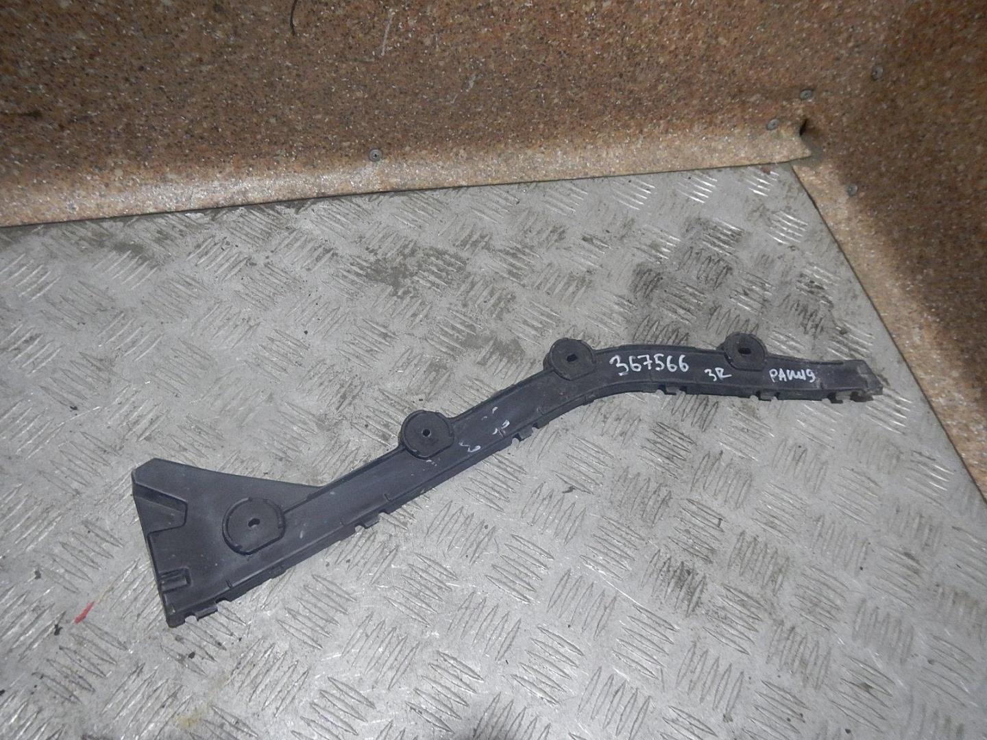 Кронштейн заднего бампера правый