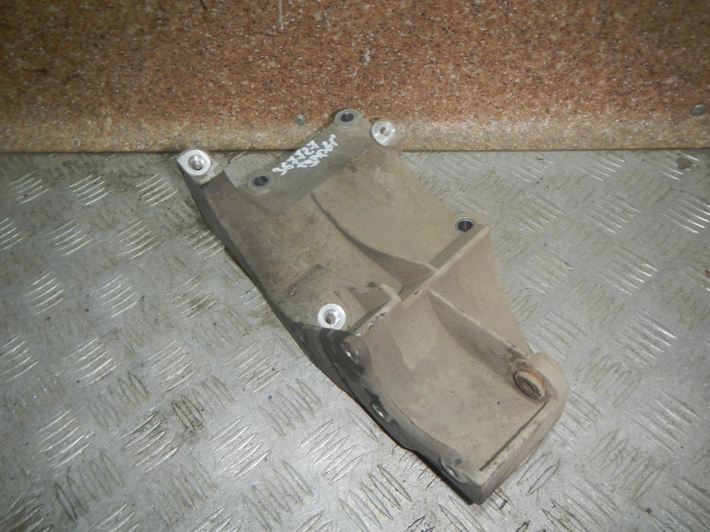 Кронштейн ГУР