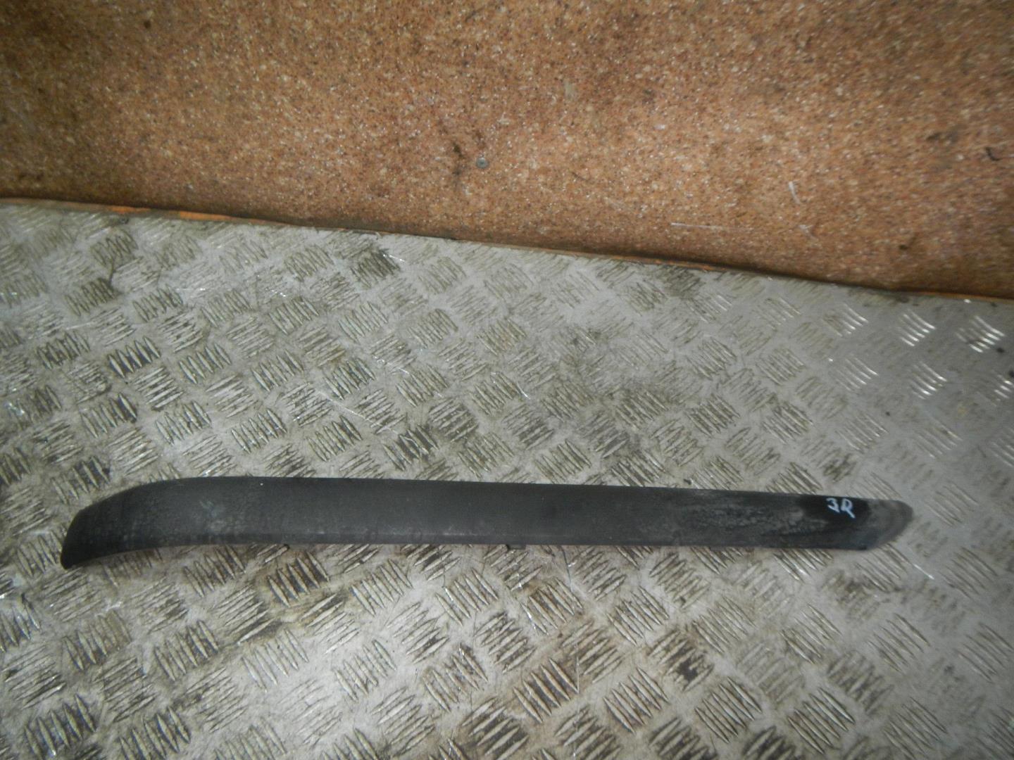 Молдинг заднего бампера