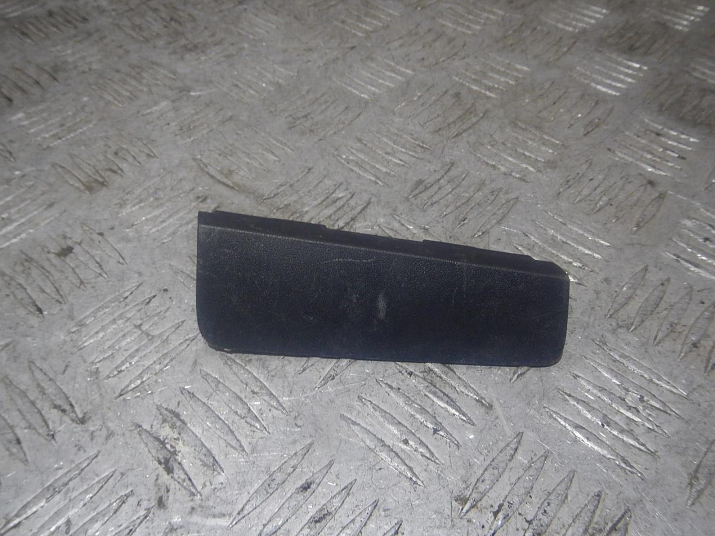 Заглушка буксировочного крюка