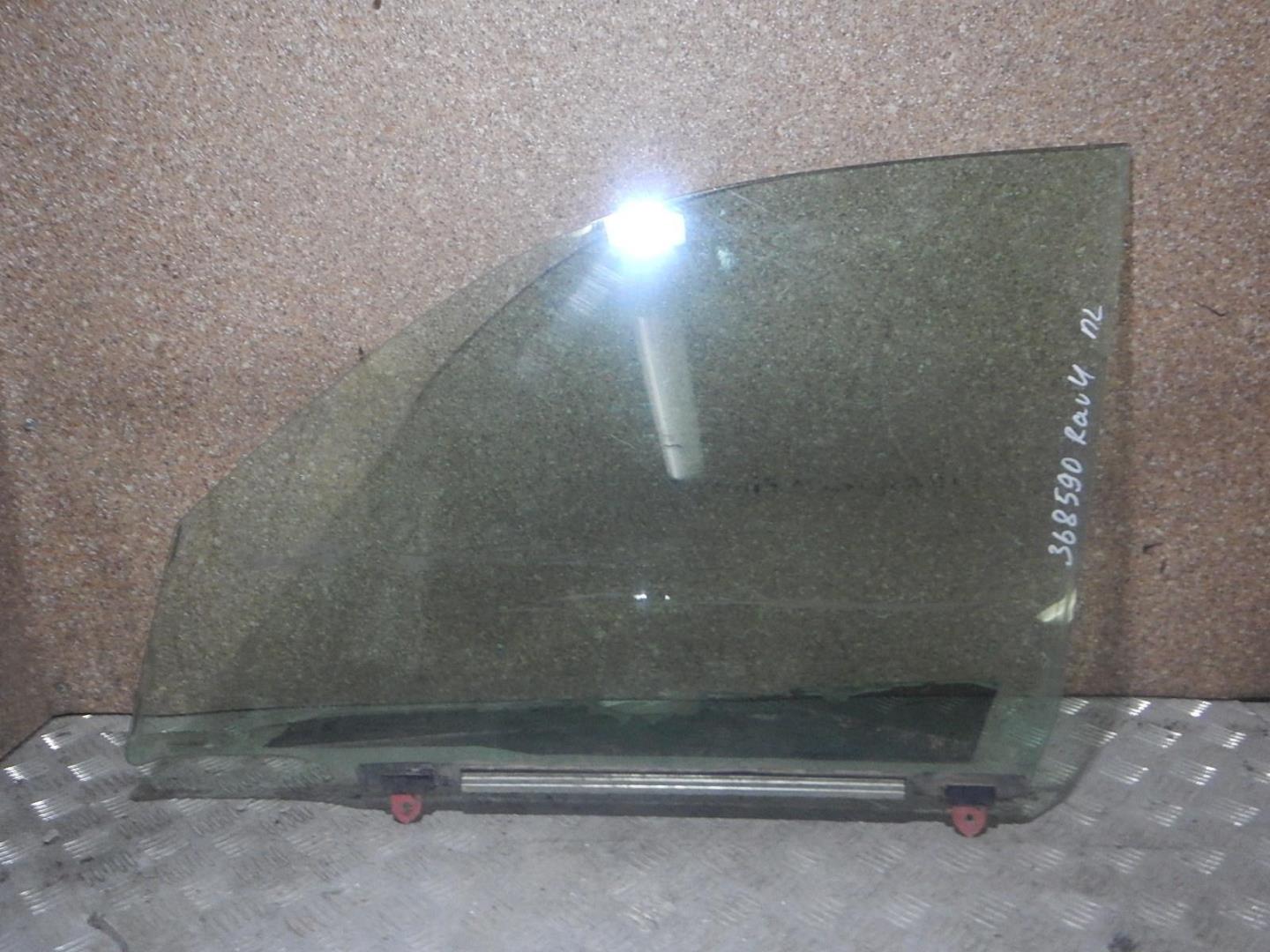 Стекло двери передней левой