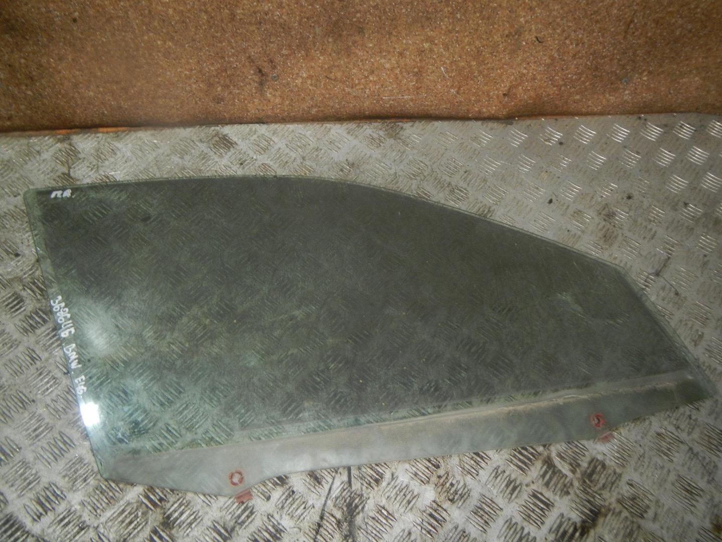 Стекло двери передней правой