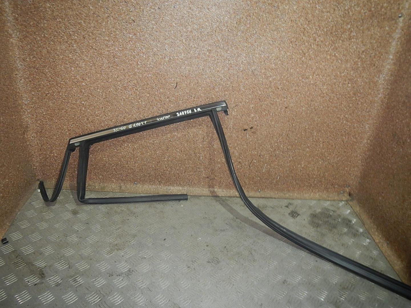 Уплотнитель стекла двери