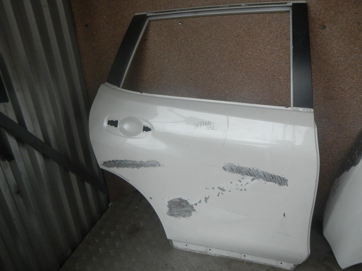 Дверь задняя правая