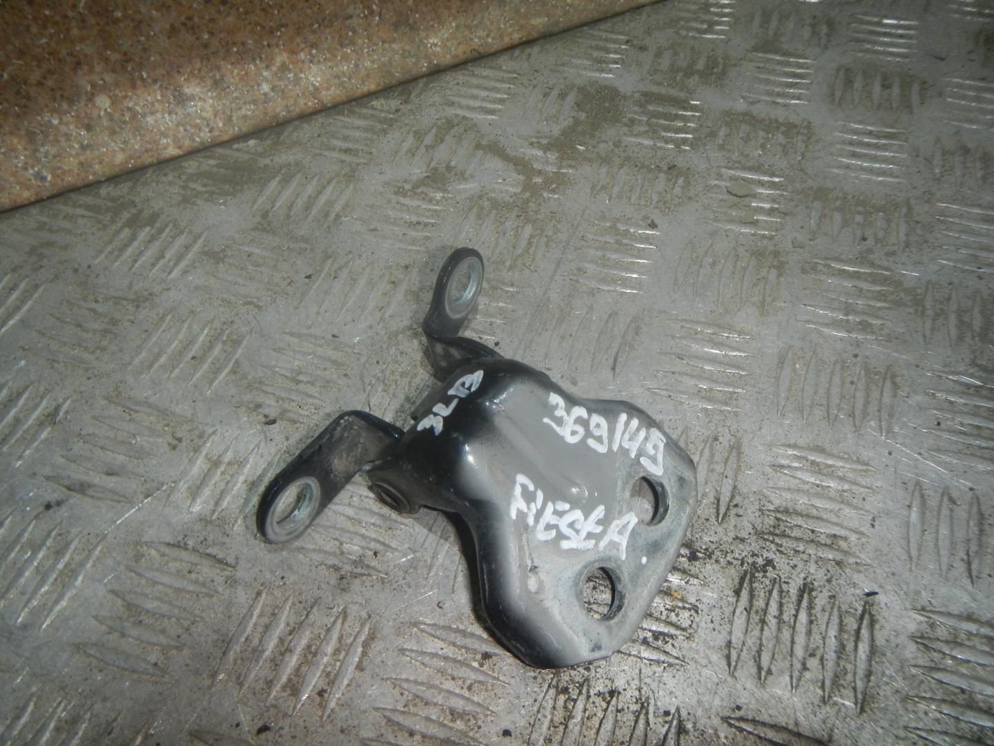 Петля двери задней левой верхняя