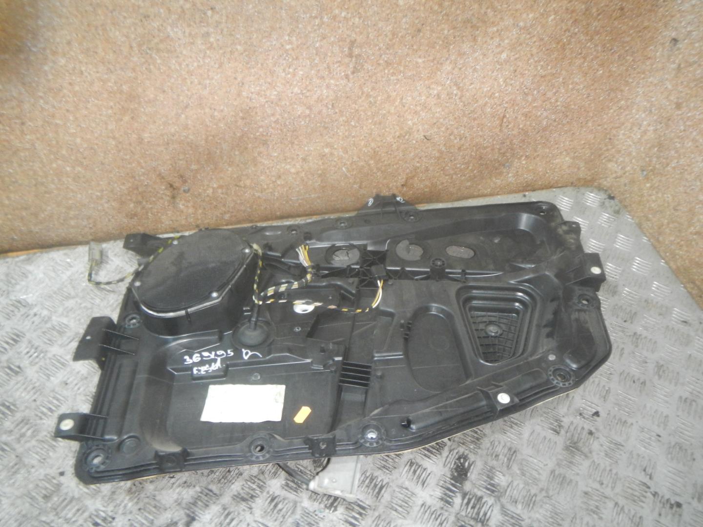 Стеклоподъемник электр. передний правый