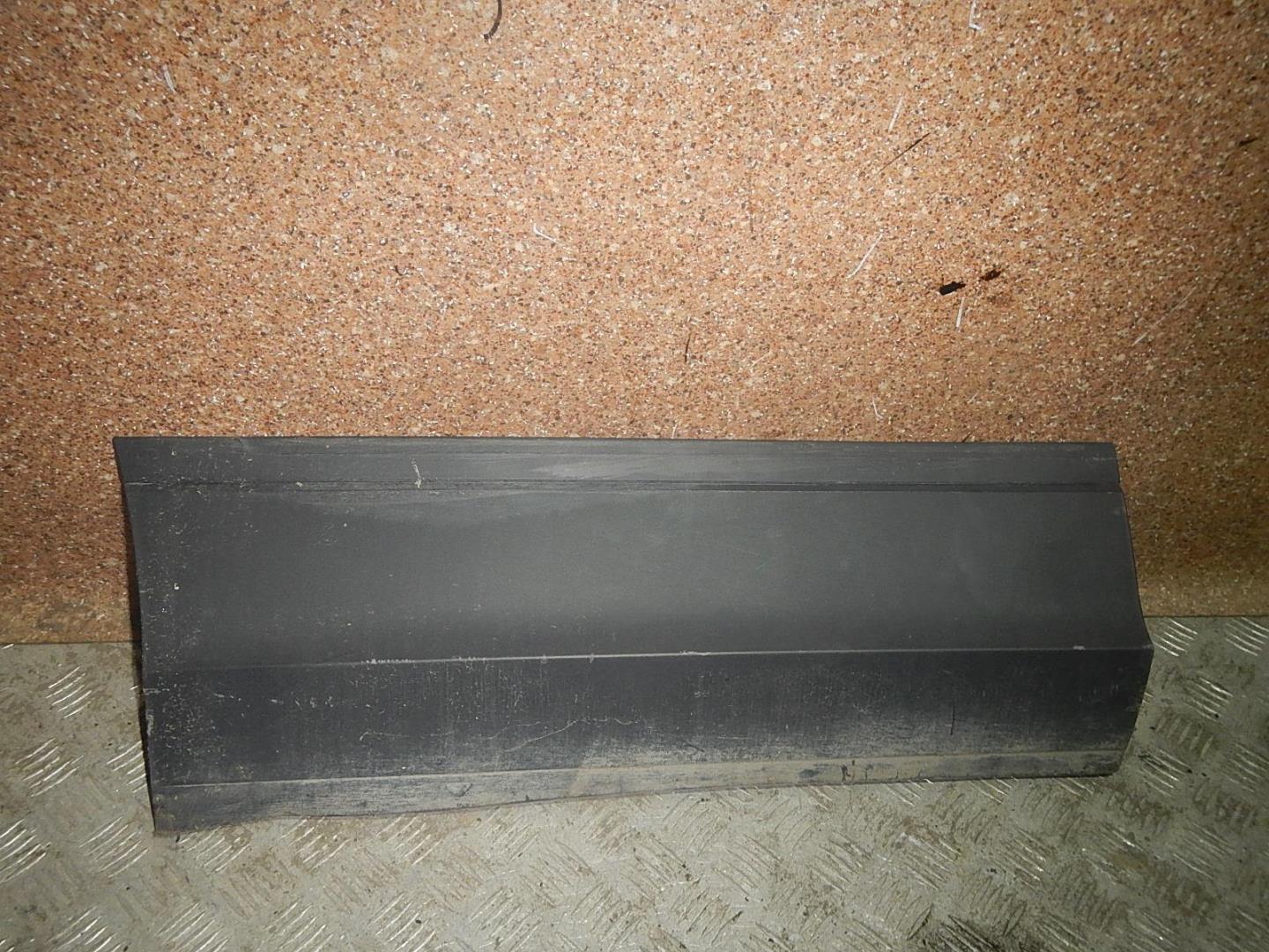 Молдинг задней правой двери