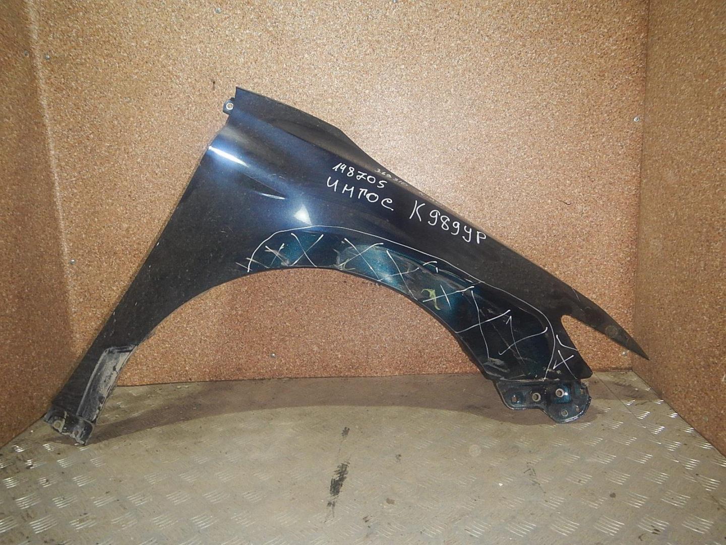 Крыло переднее правое