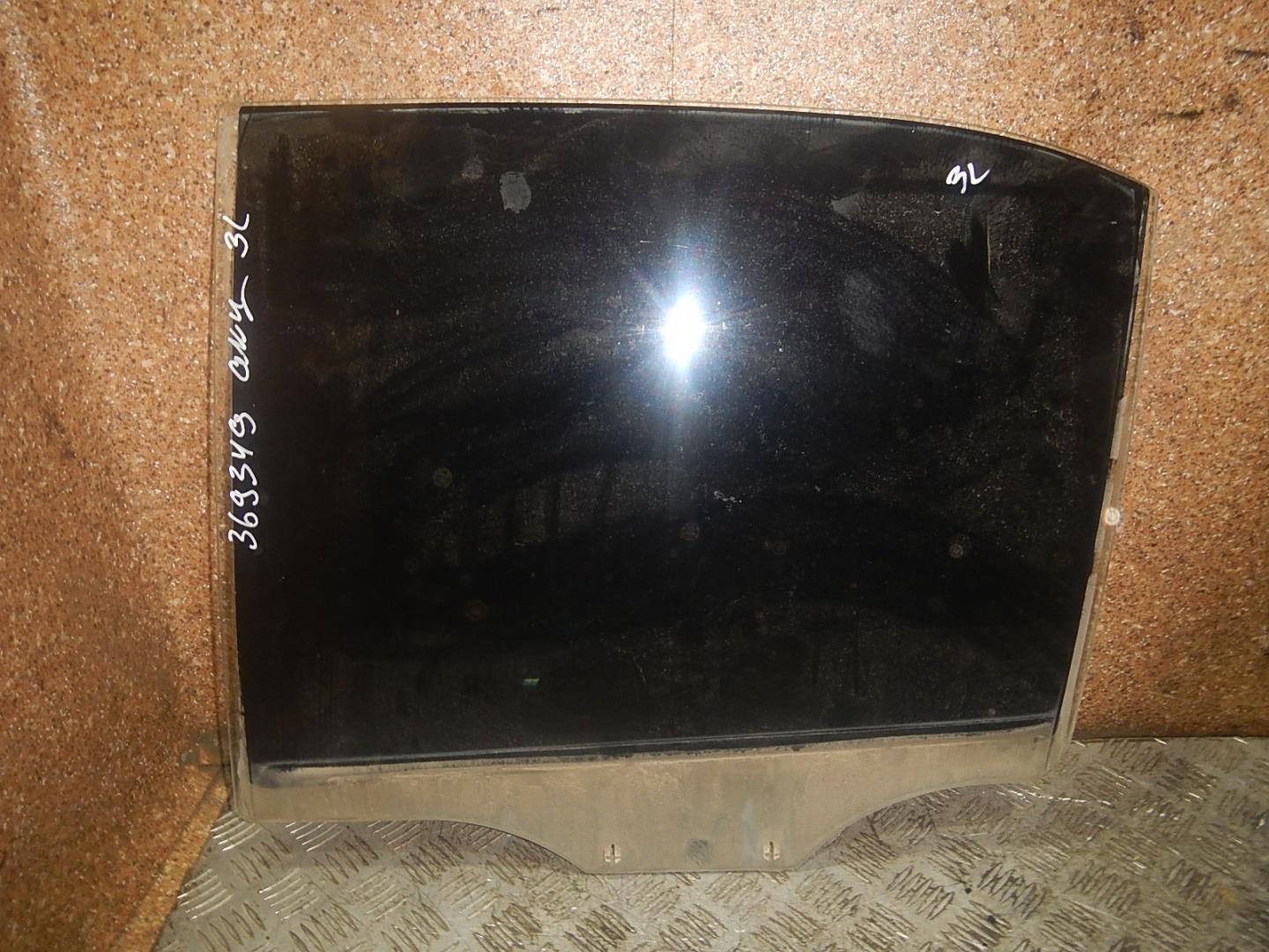 Стекло двери задней левой