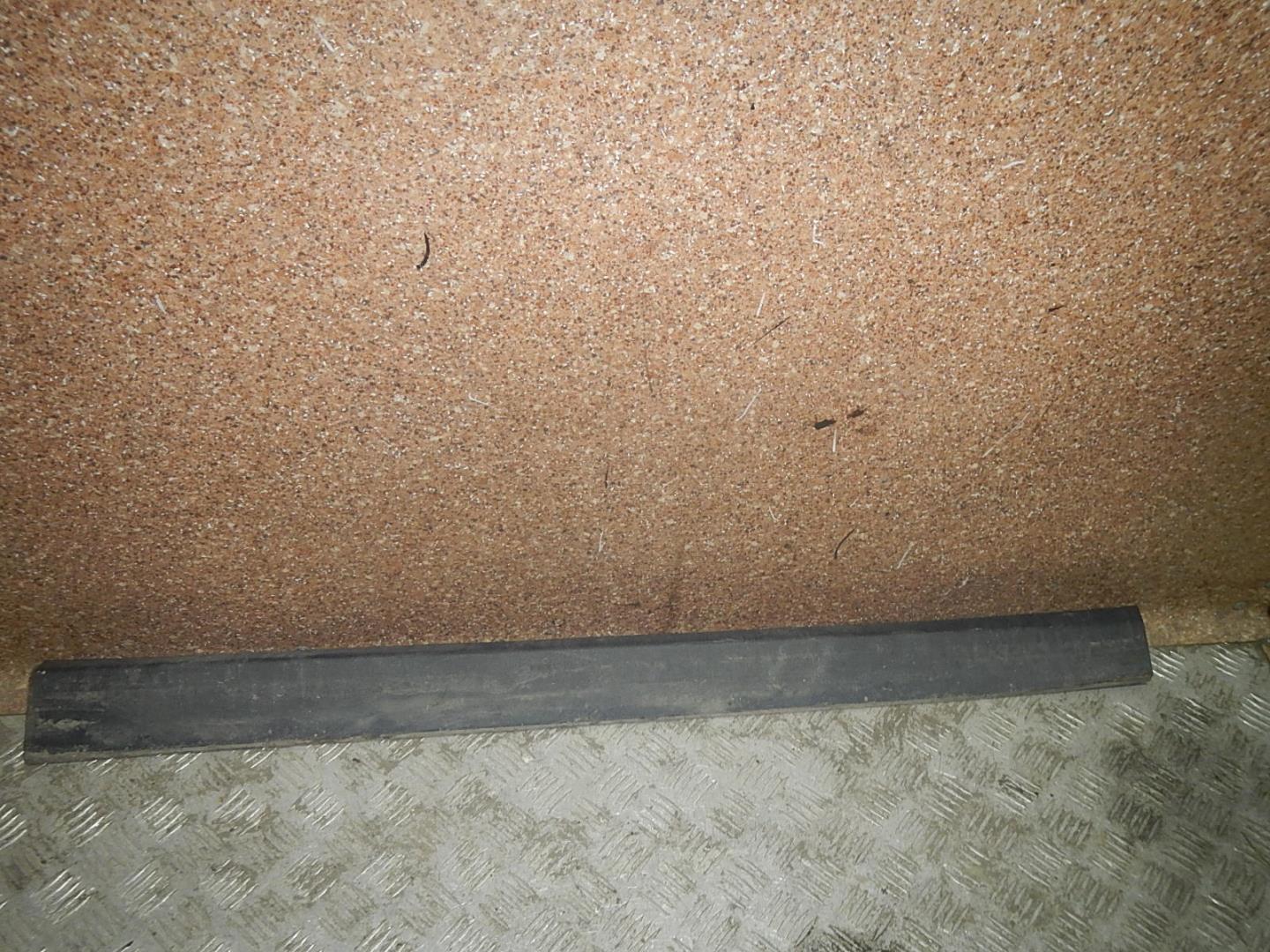 Молдинг передней правой двери