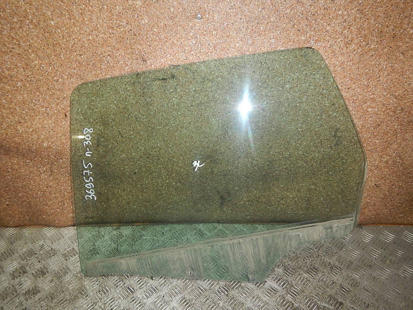Стекло двери задней левой